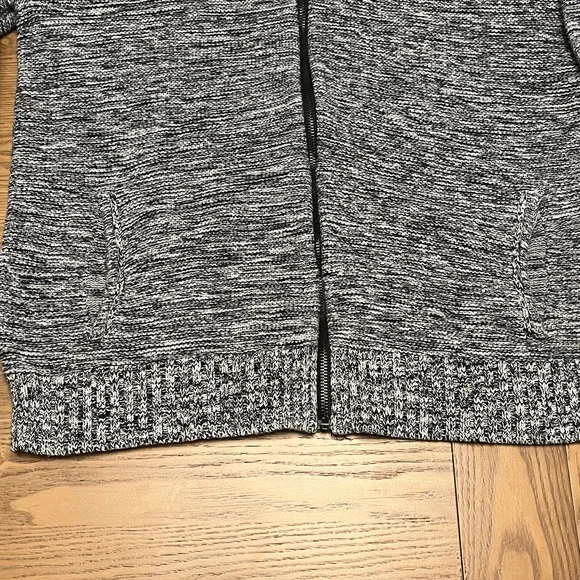 Banana Republic Men's Black and White Zip-Up Sweater - Picture 3 of 5